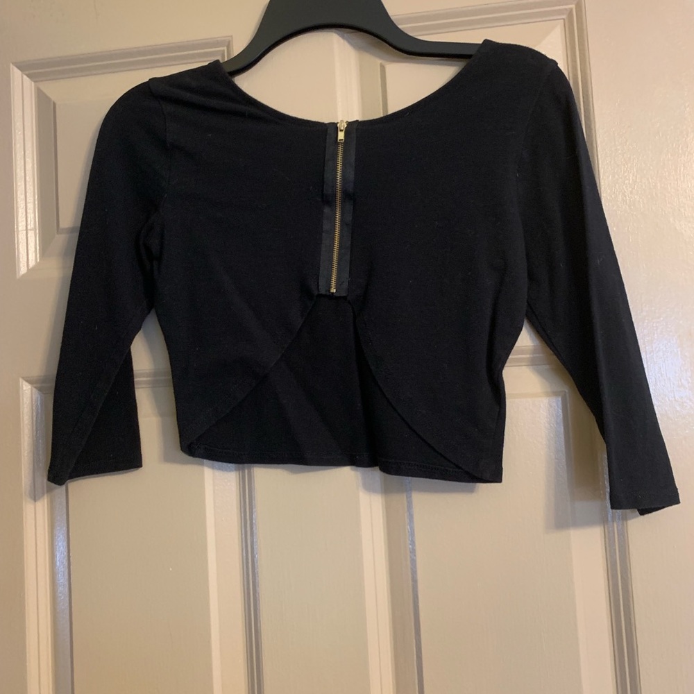 Quarter sleeve crop top